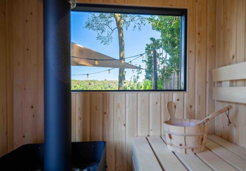 אויסטרוויק 86, Bed & Outdoor Wellness - Sauna, Hottub, Icebath & Outdoor Shower Included! מראה חיצוני תמונה