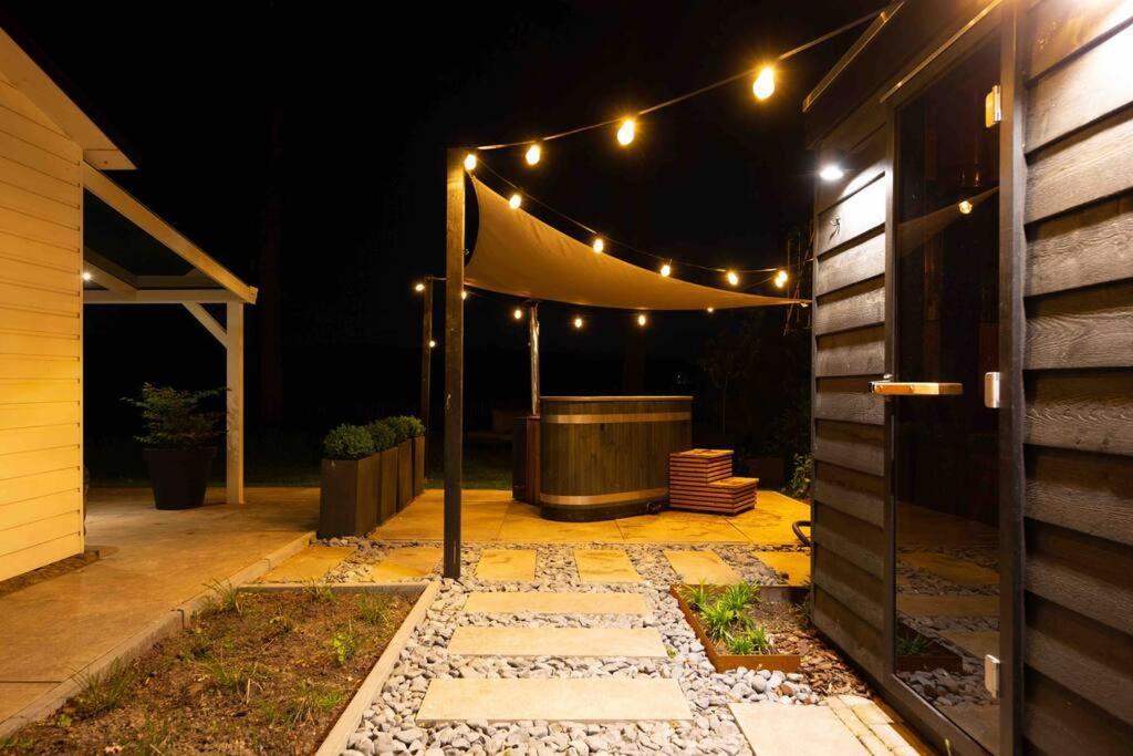 אויסטרוויק 86, Bed & Outdoor Wellness - Sauna, Hottub, Icebath & Outdoor Shower Included! מראה חיצוני תמונה