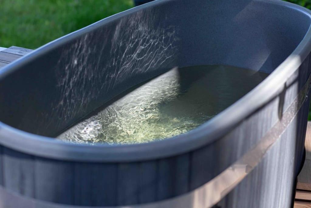 אויסטרוויק 86, Bed & Outdoor Wellness - Sauna, Hottub, Icebath & Outdoor Shower Included! מראה חיצוני תמונה